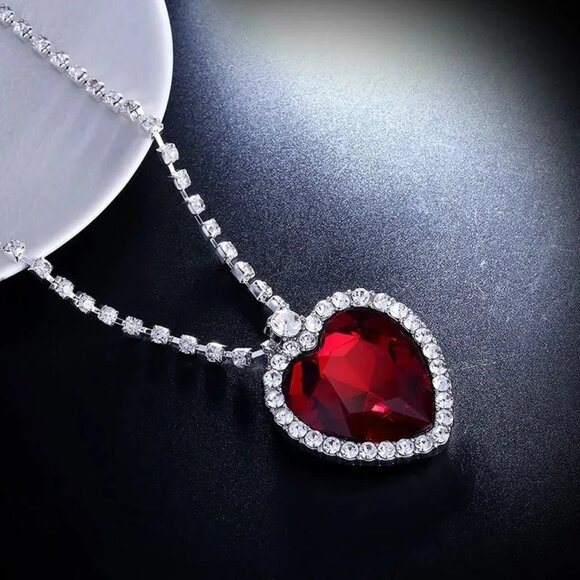 Red Titanic Heart of the Ocean Crystal Pendant Necklace Rhinestone Jewelry - Picture 4 of 6